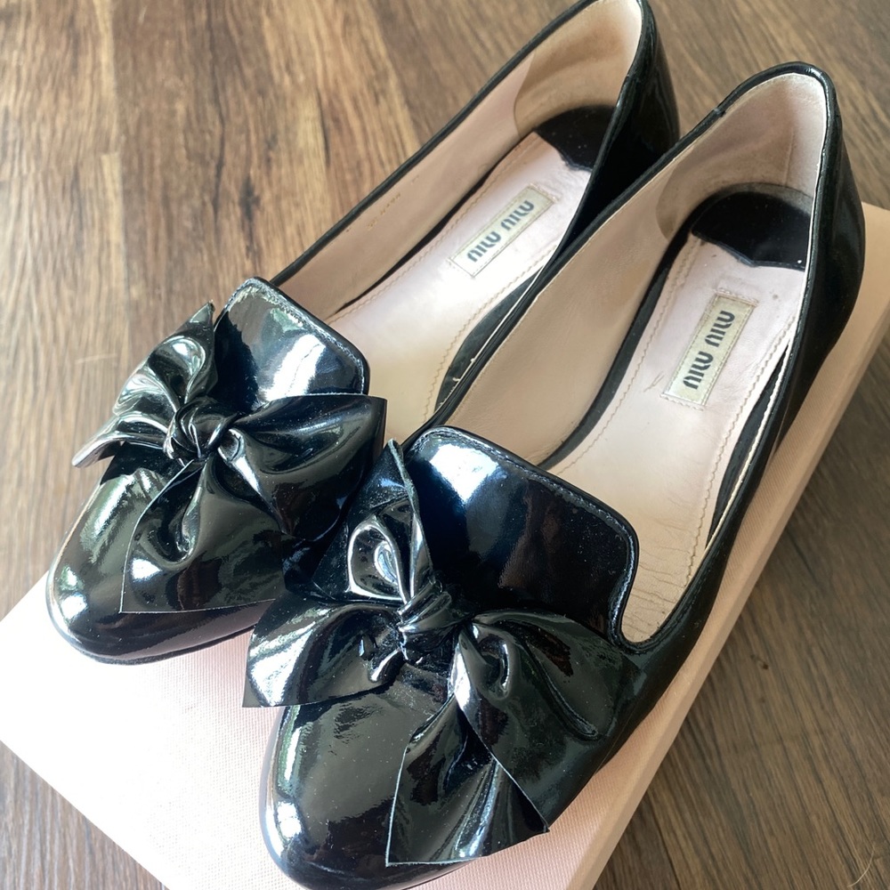 Miu Miu Black Patent Leather Bow Ballet Flats Siz… - image 3